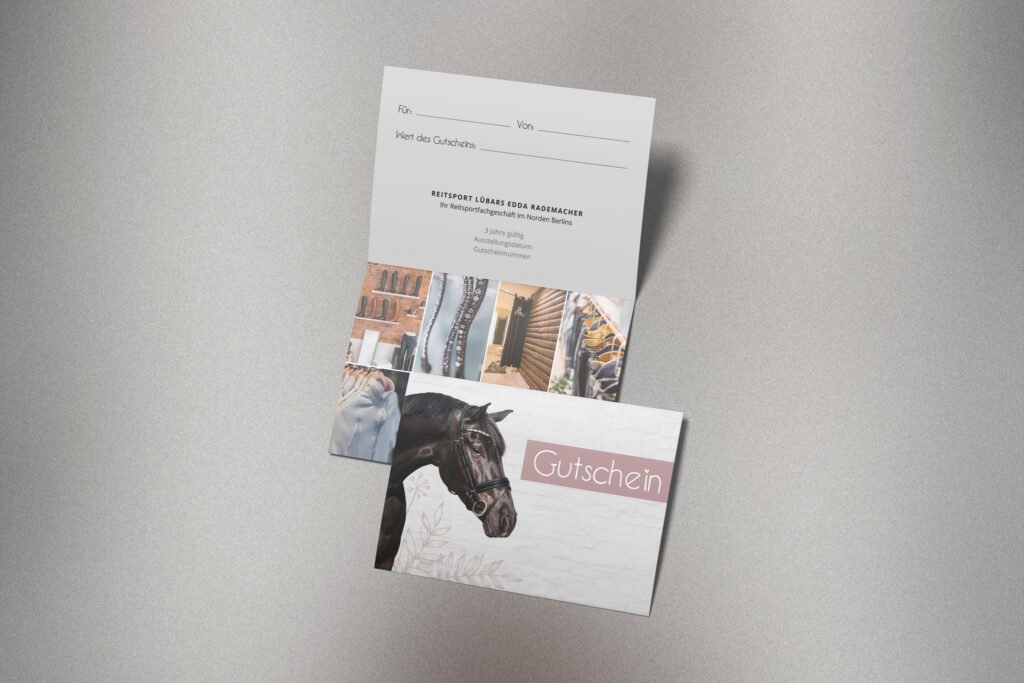 Einladender Geschenkgutschein von Reitsport Lübars, gestaltet von Gina Wetzler, mit einem eleganten Pferdebild und sauberem Design